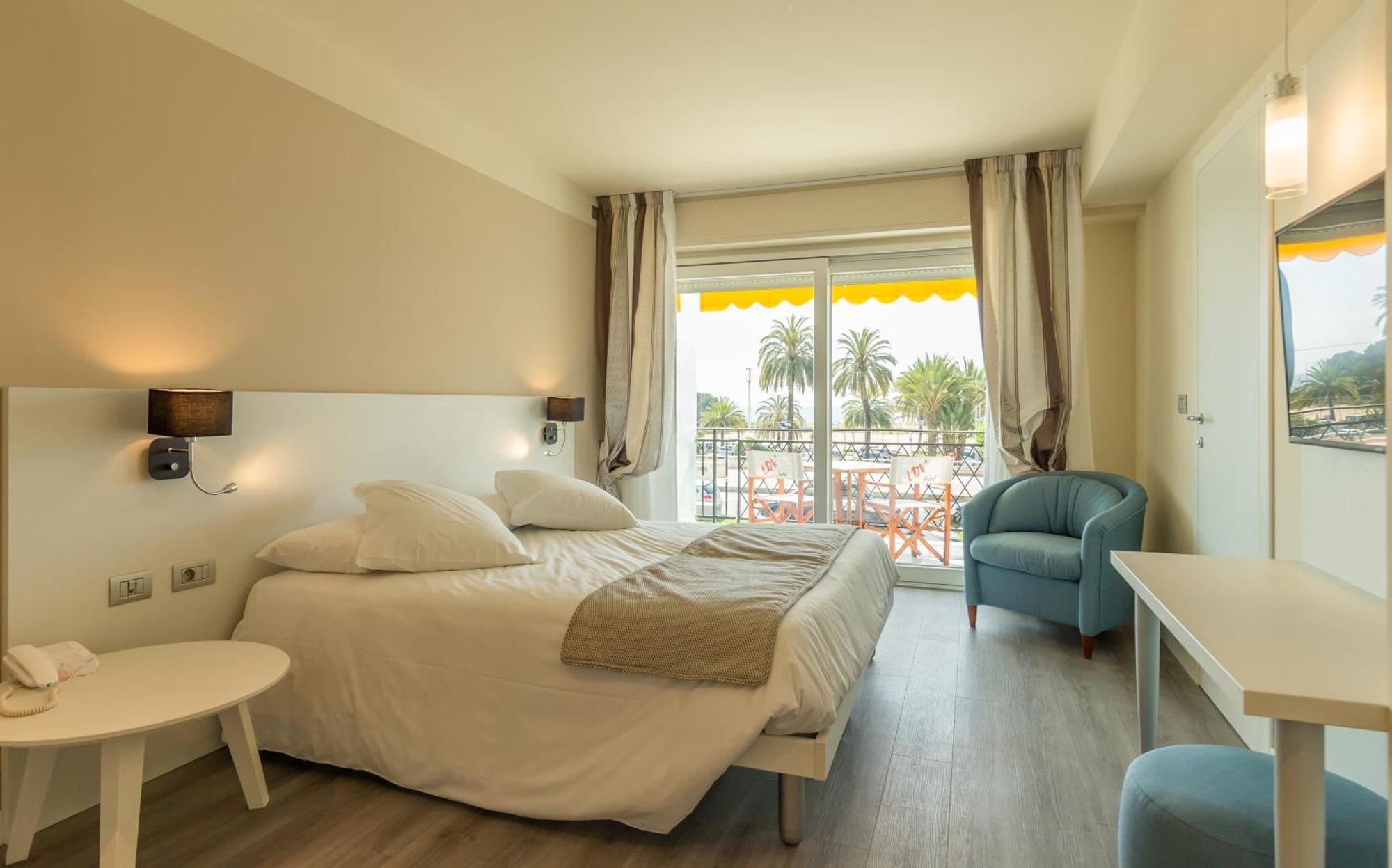 La Dolce Vita Hotel 芒通 外观 照片