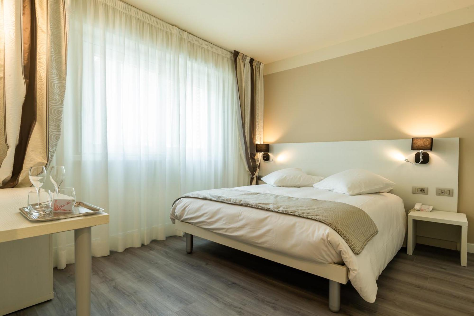 La Dolce Vita Hotel 芒通 外观 照片