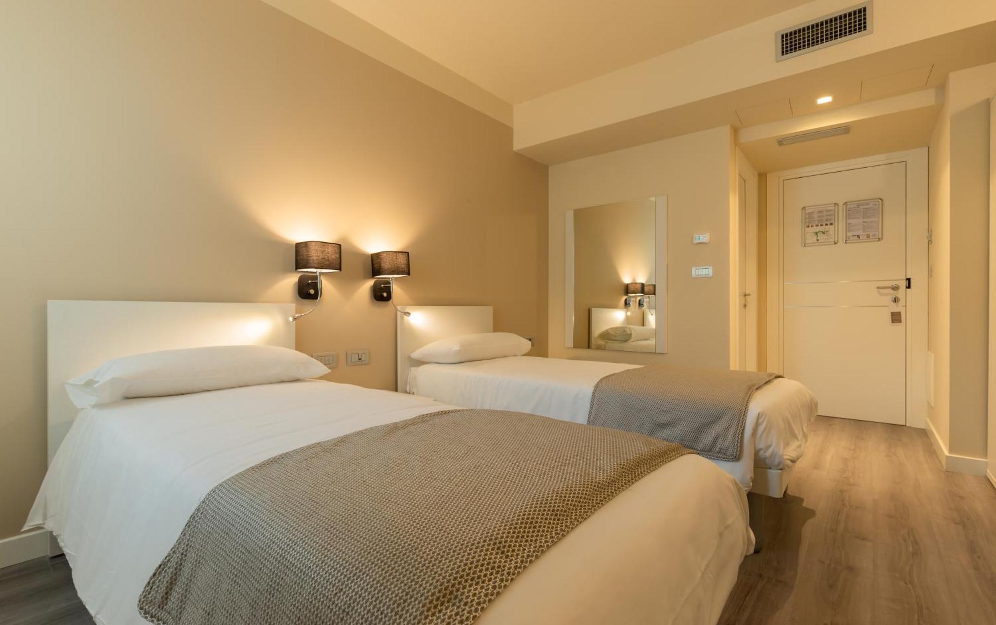 La Dolce Vita Hotel 芒通 外观 照片