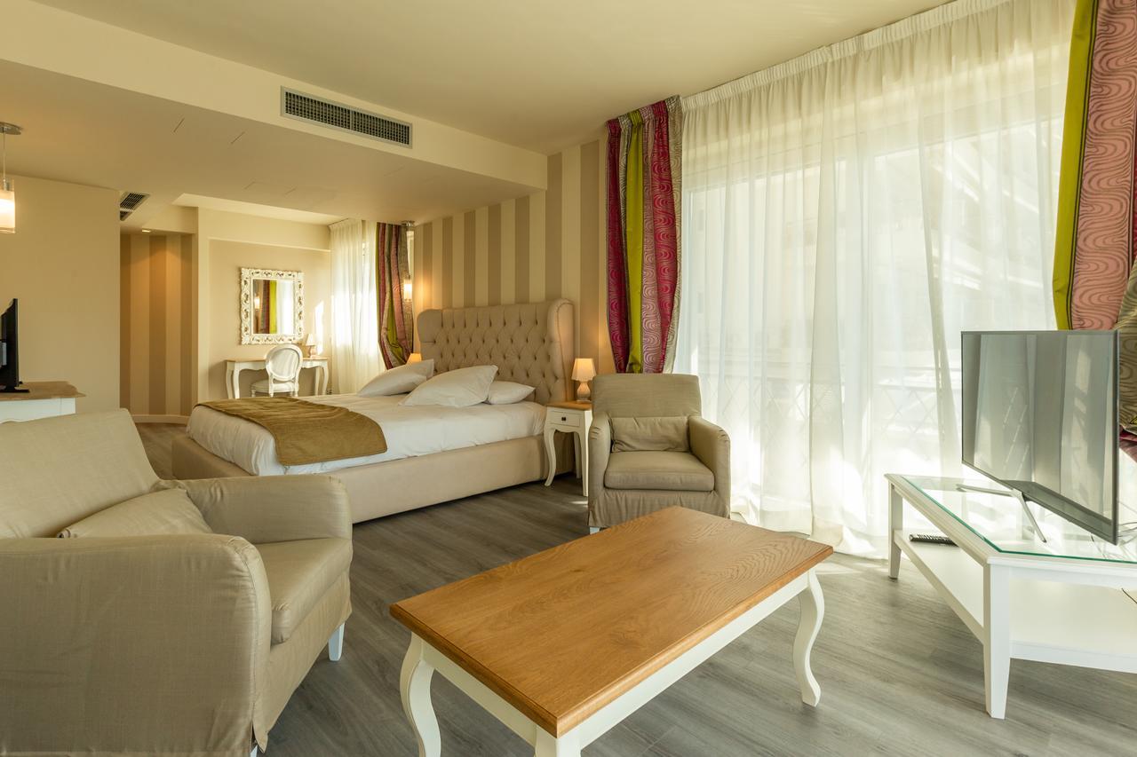 La Dolce Vita Hotel 芒通 外观 照片