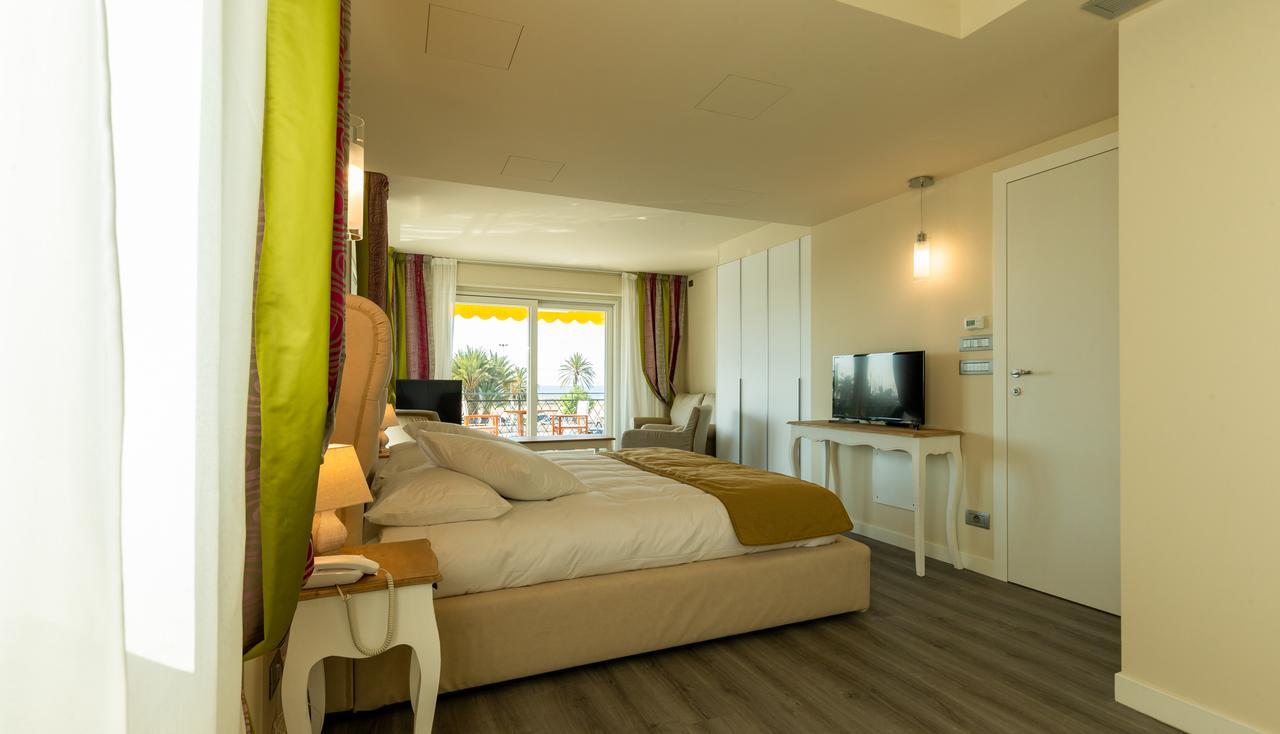 La Dolce Vita Hotel 芒通 外观 照片