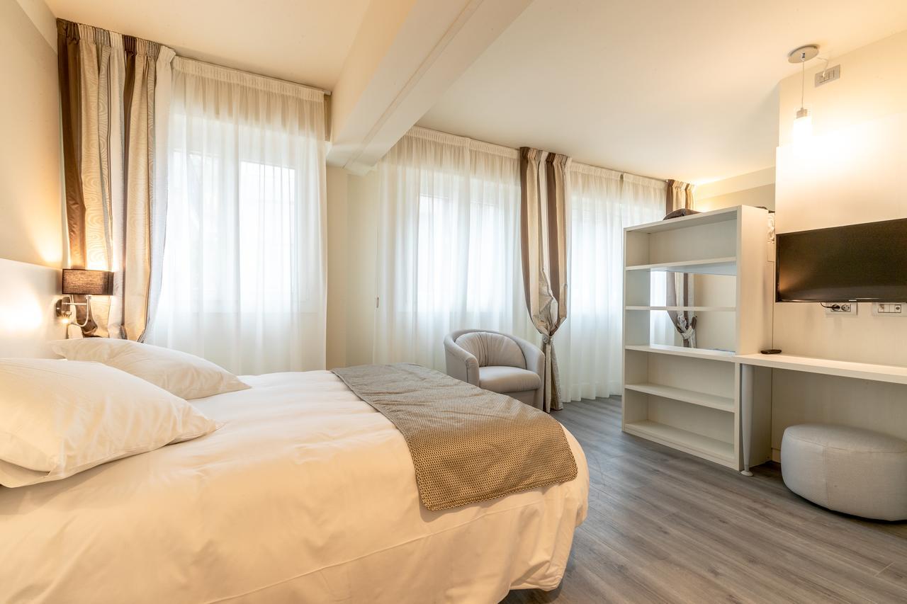 La Dolce Vita Hotel 芒通 外观 照片