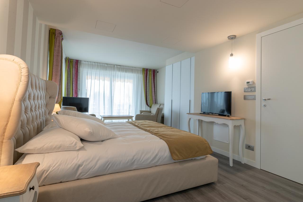 La Dolce Vita Hotel 芒通 外观 照片